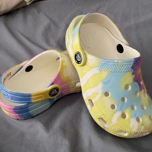 Children’s size 10 crocs.